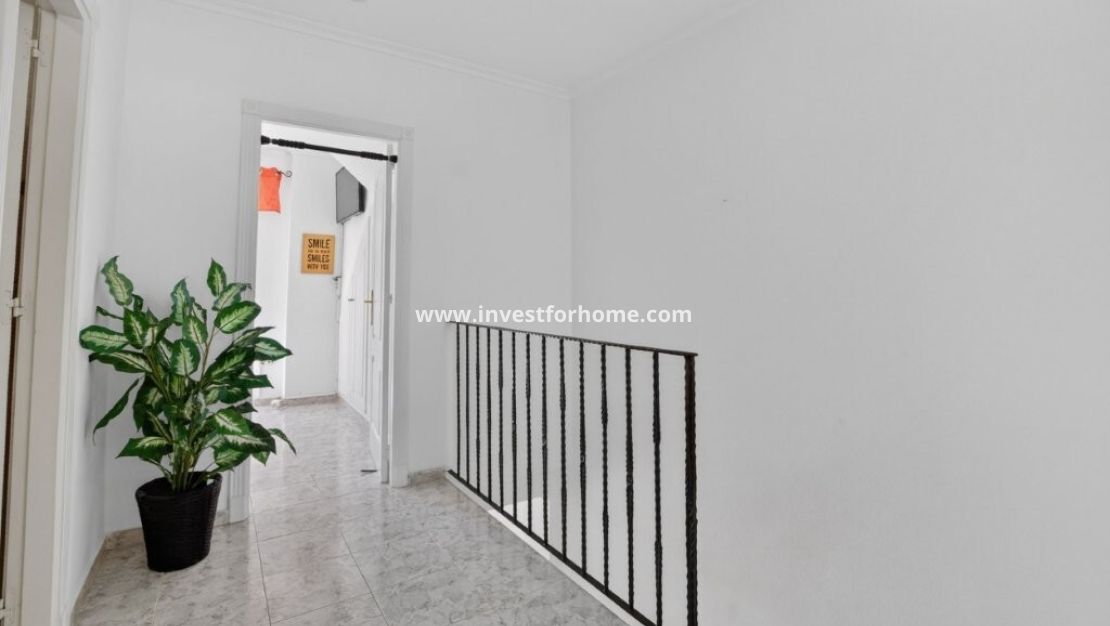 Sale - House - Torrevieja - aguas nuevas
