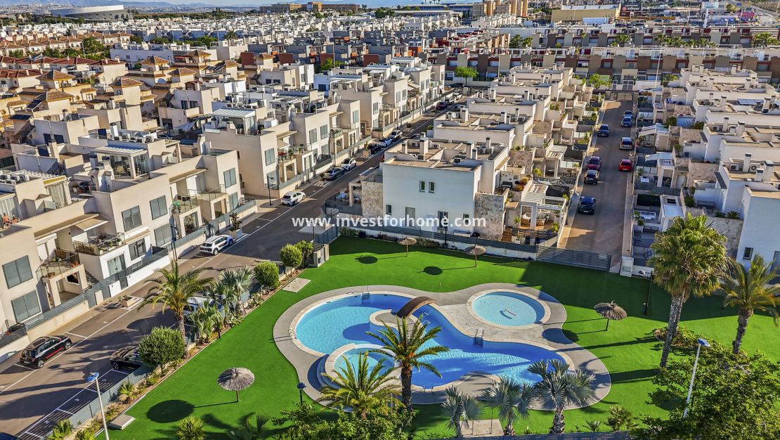 Sale - House - Torrevieja - aguas nuevas