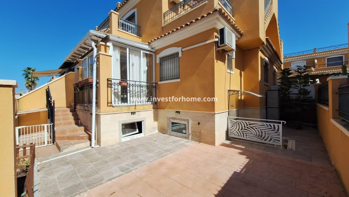 Sale - House - Torrevieja - aguas nuevas