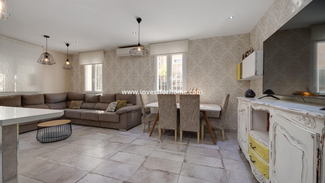 Sale - House - Torrevieja - Centro