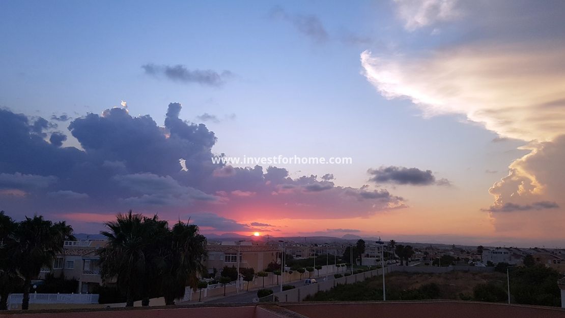 Sale - House - Torrevieja - Centro