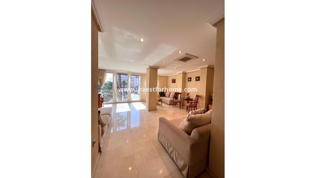 Sale - House - Torrevieja - Centro