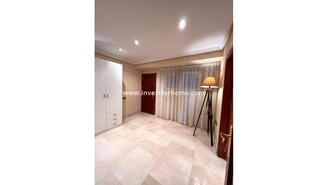 Sale - House - Torrevieja - Centro