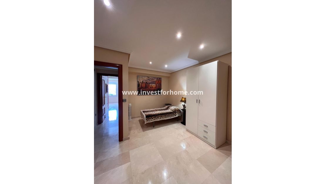 Sale - House - Torrevieja - Centro