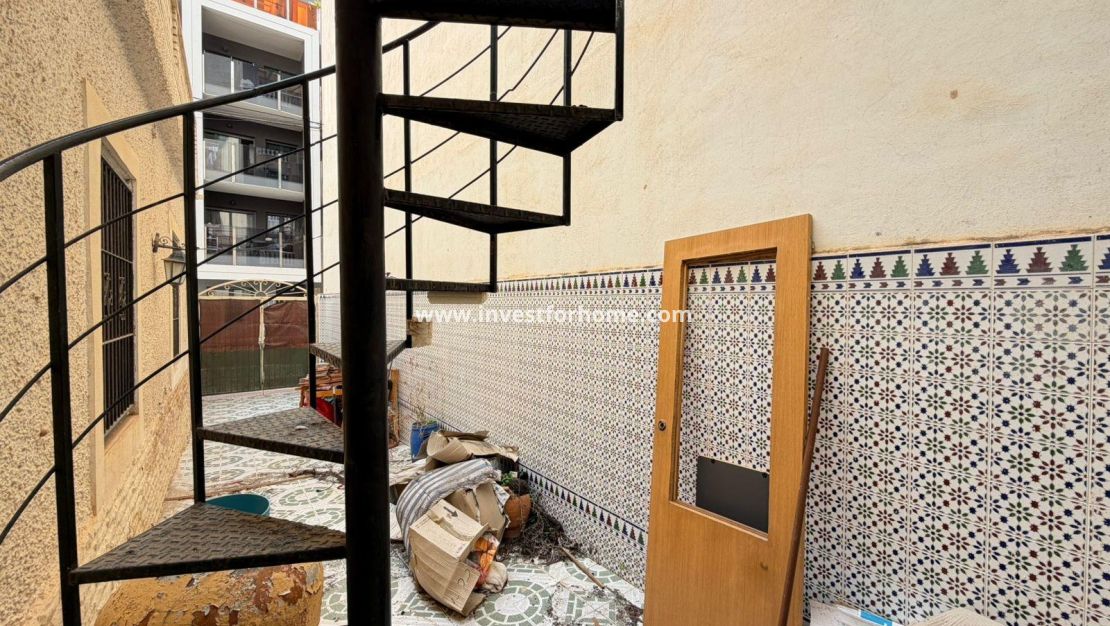 Sale - House - Torrevieja - Centro