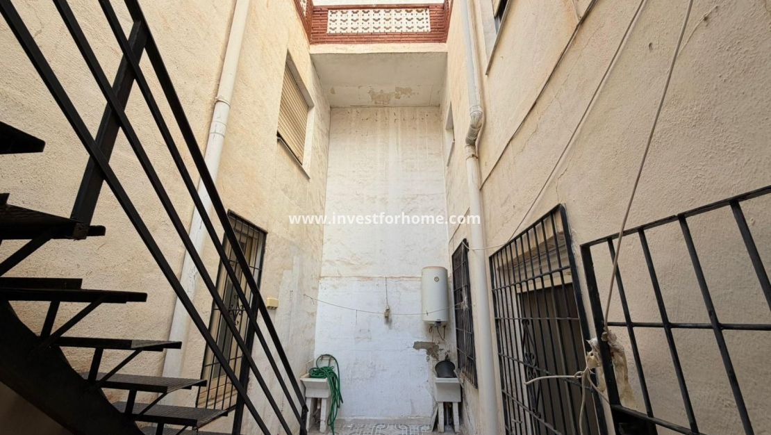 Sale - House - Torrevieja - Centro