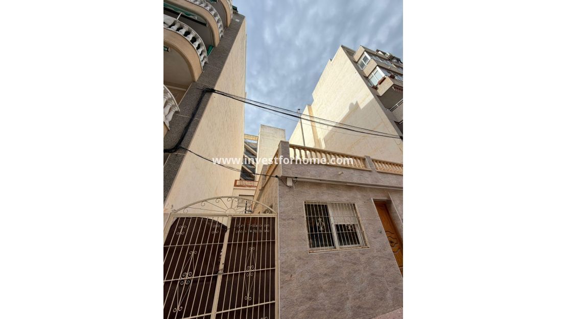 Sale - House - Torrevieja - Centro