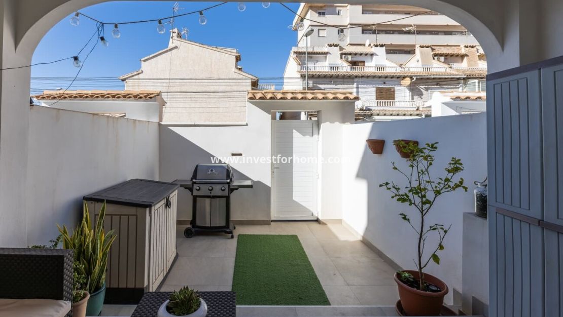 Sale - House - Torrevieja - Centro