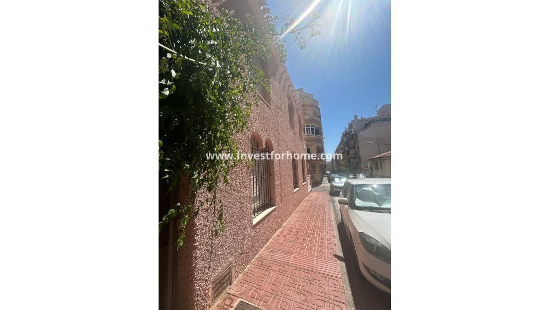 Sale - House - Torrevieja - Centro