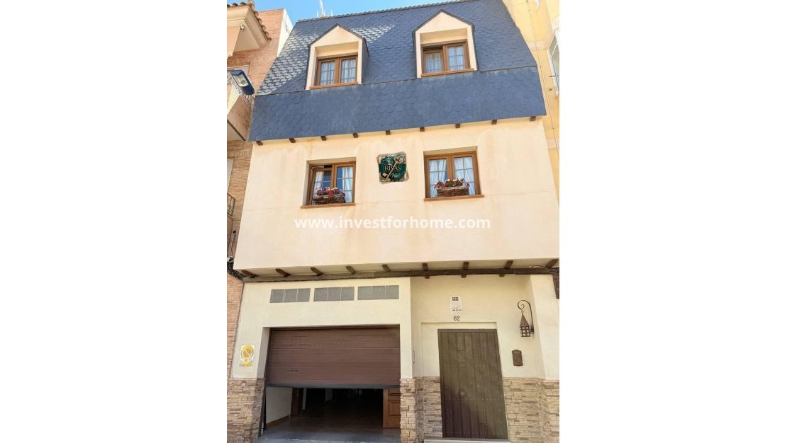 Sale - House - Torrevieja - Centro