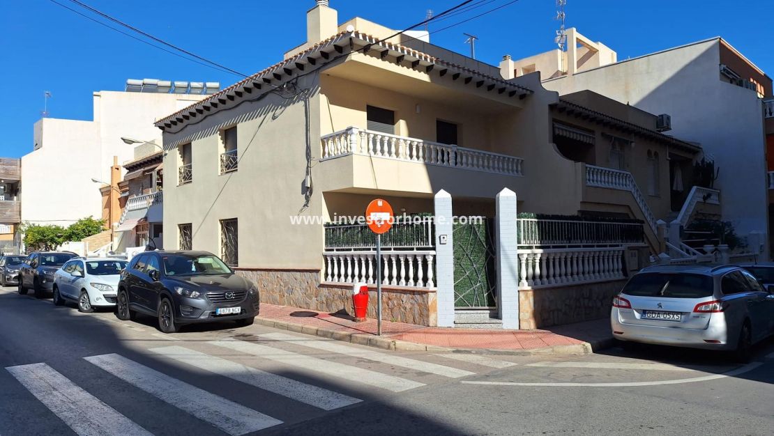 Sale - House - Torrevieja - Centro