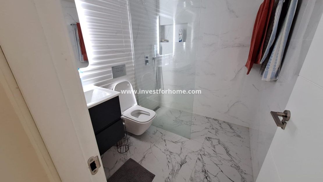 Sale - House - Torrevieja - Centro