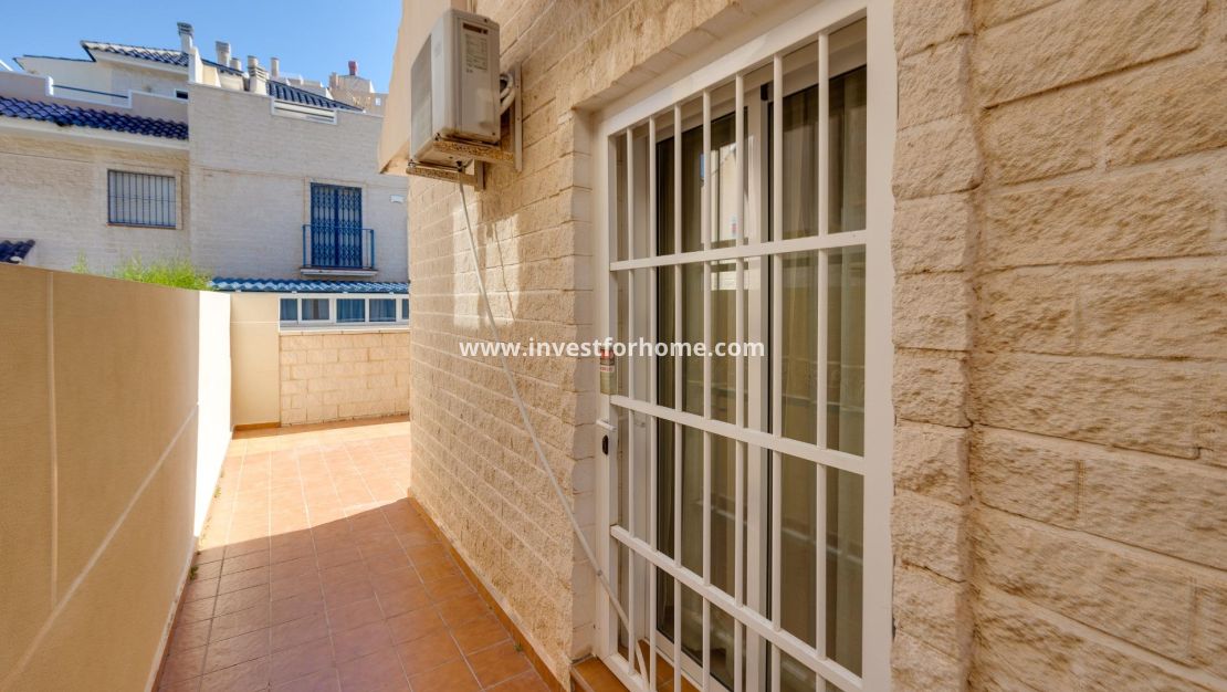 Sale - House - Torrevieja - La Veleta