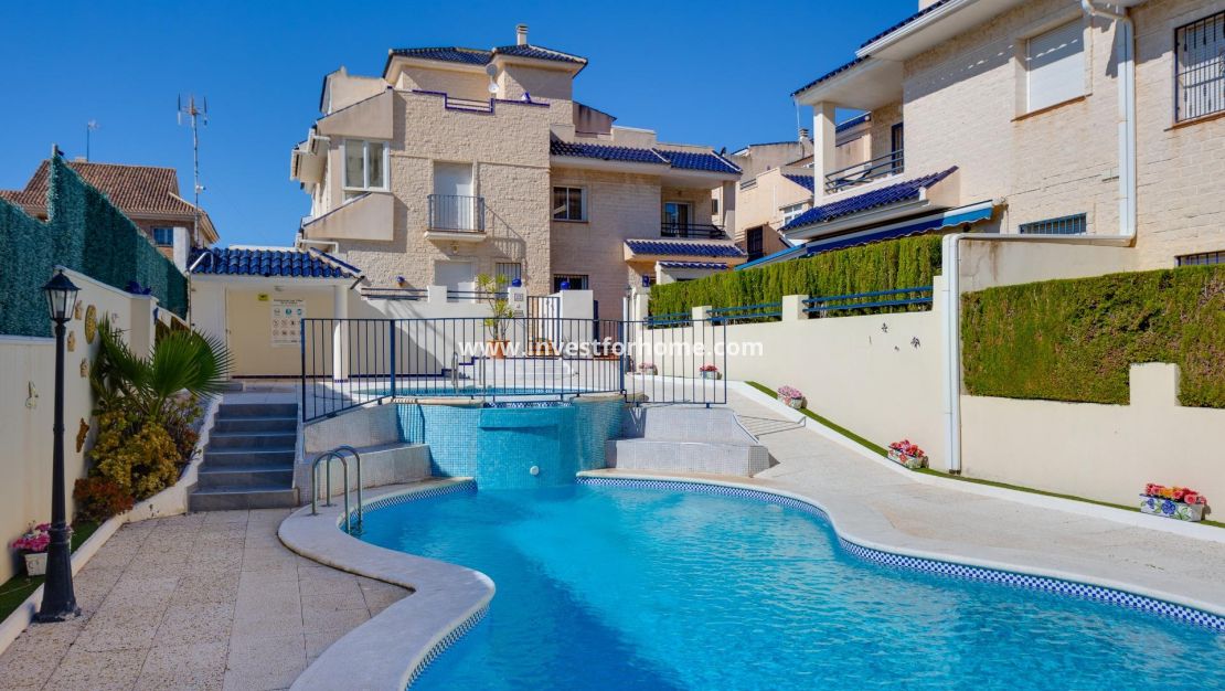 Sale - House - Torrevieja - La Veleta