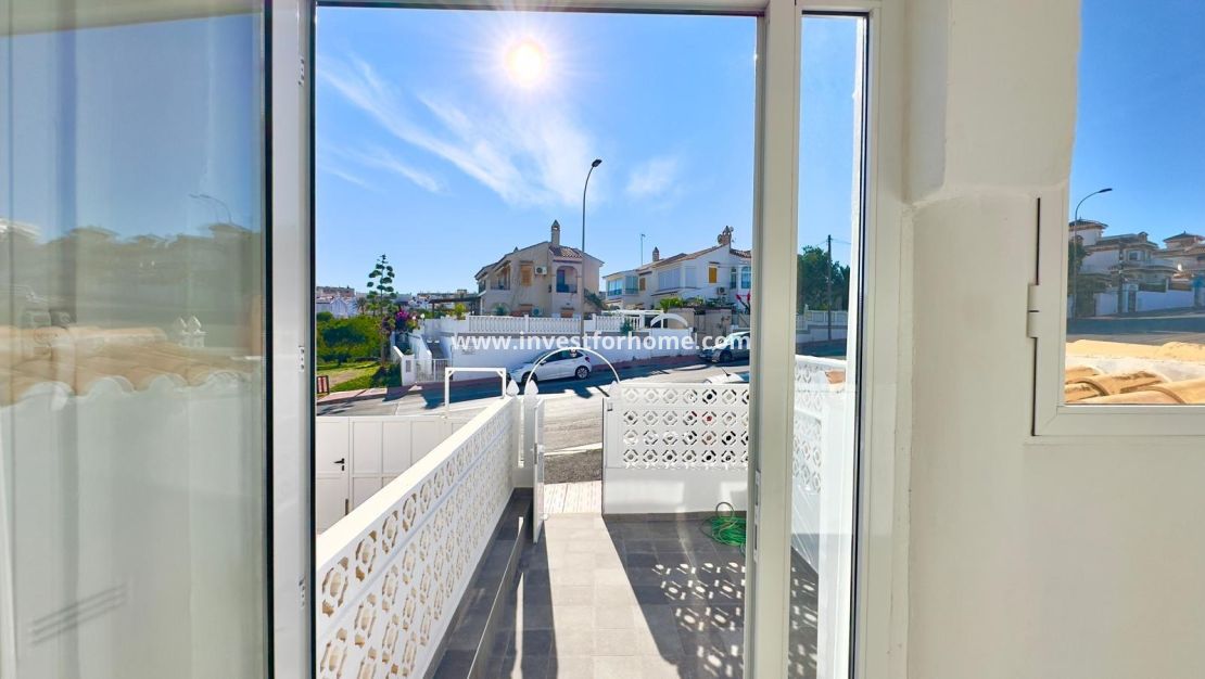 Sale - House - Torrevieja - Torrelamata - La Mata
