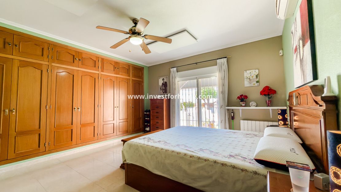 Sale - Villa - Catral - Costa Blanca