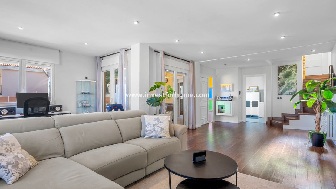Sale - Villa - Ciudad De Las Comunicaciones - Costa Blanca