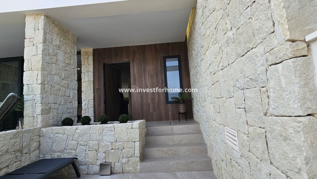 Sale - Villa - Dolores - Sector 4