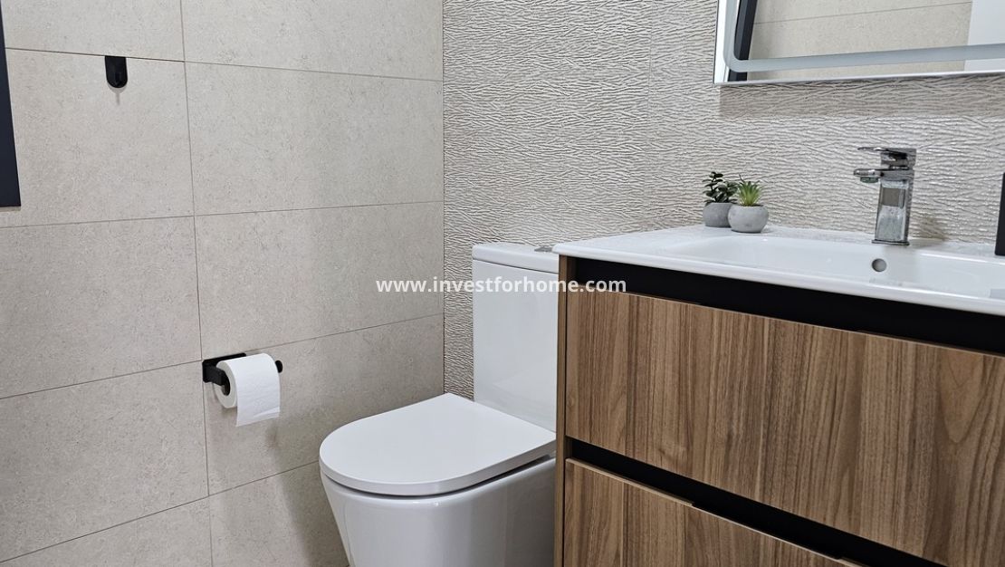 Sale - Villa - Dolores - Sector 4