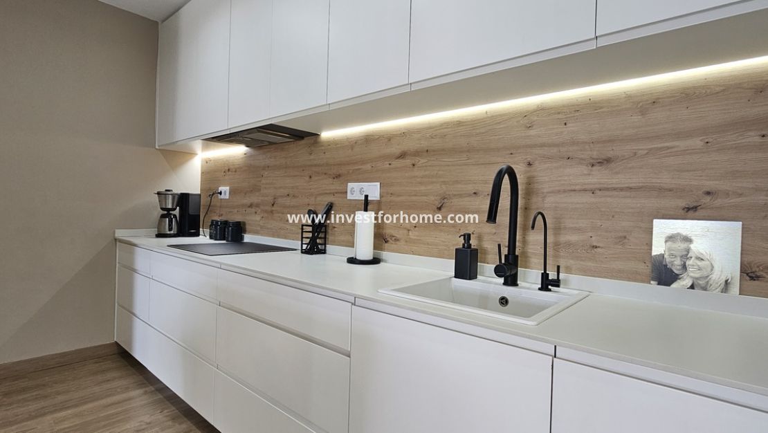 Sale - Villa - Dolores - Sector 4