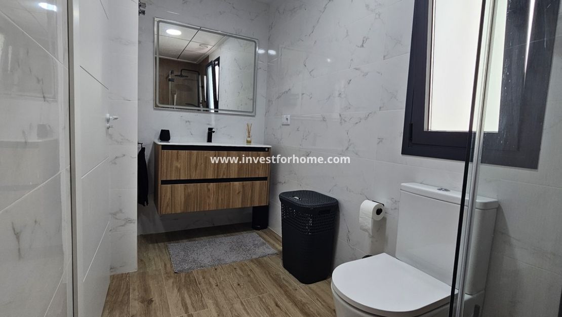 Sale - Villa - Dolores - Sector 4