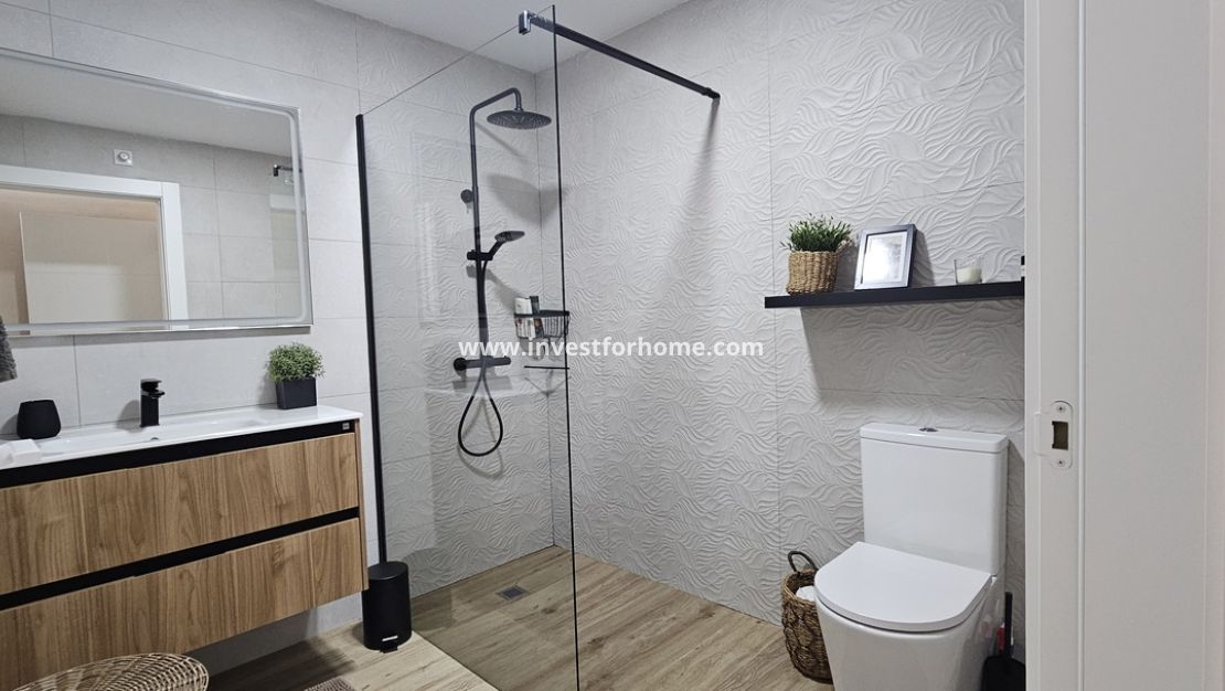 Sale - Villa - Dolores - Sector 4