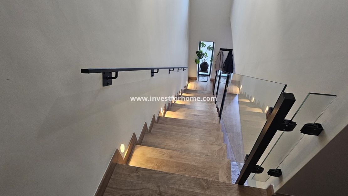 Sale - Villa - Dolores - Sector 4