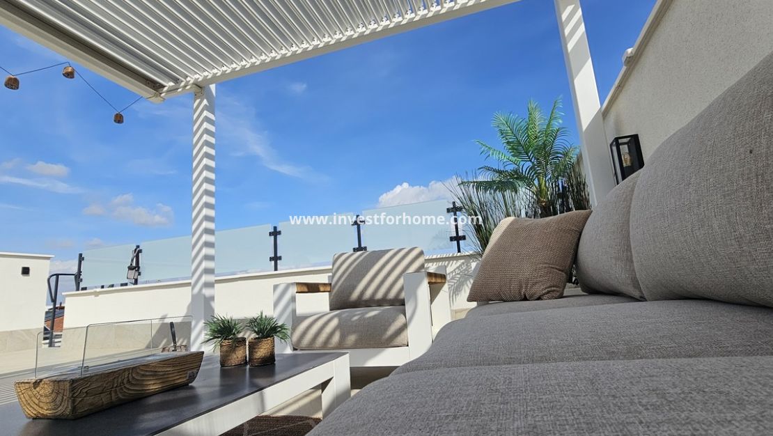 Sale - Villa - Dolores - Sector 4