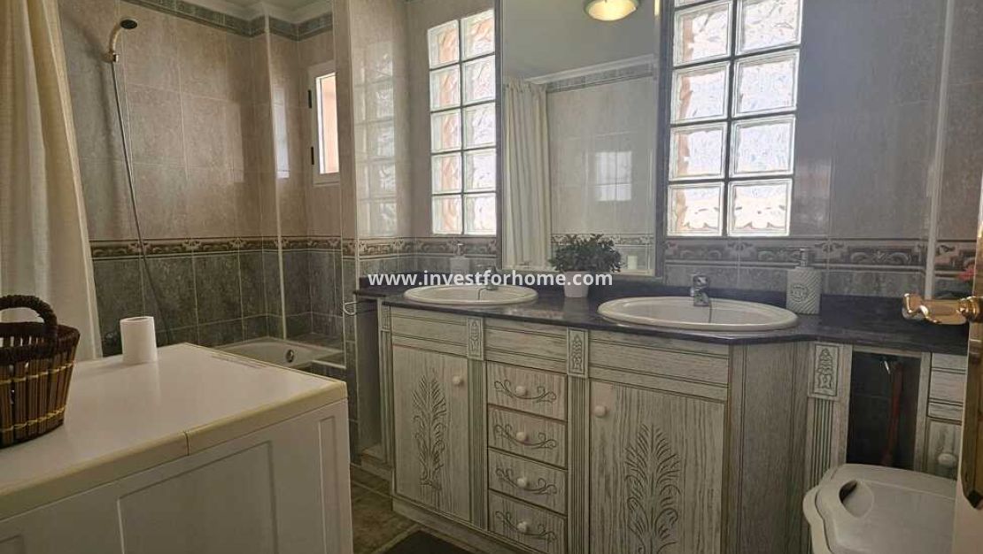 Sale - Villa - Guardamar del Segura - Campomar