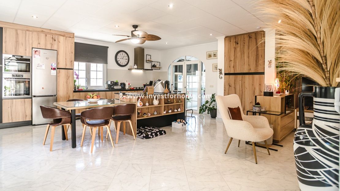 Sale - Villa - La Marina - Costa Blanca