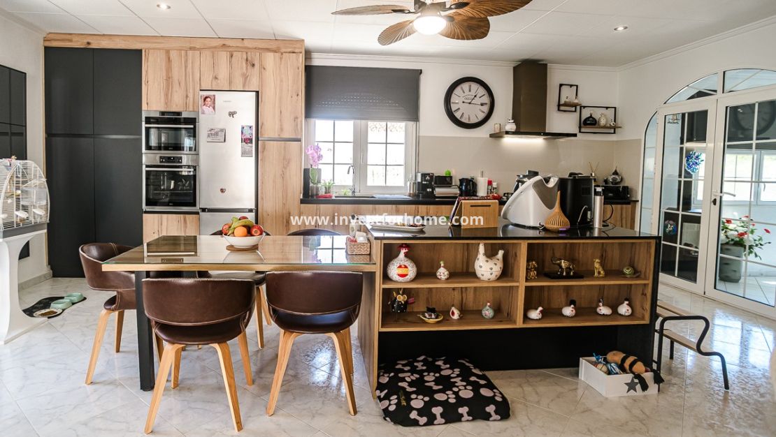 Sale - Villa - La Marina - Costa Blanca