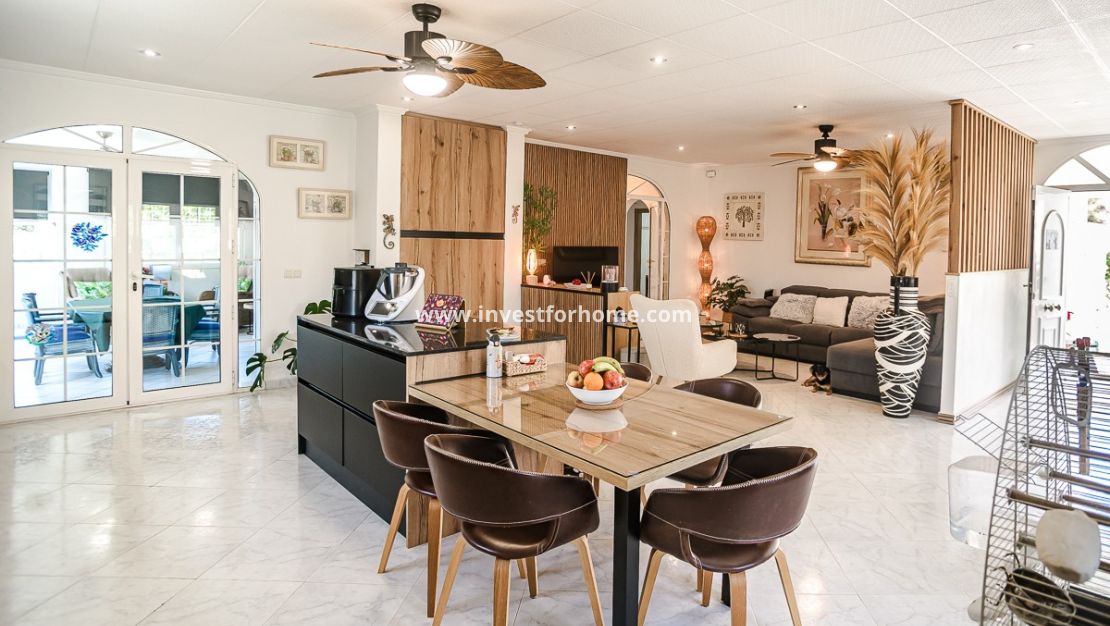 Sale - Villa - La Marina - Costa Blanca
