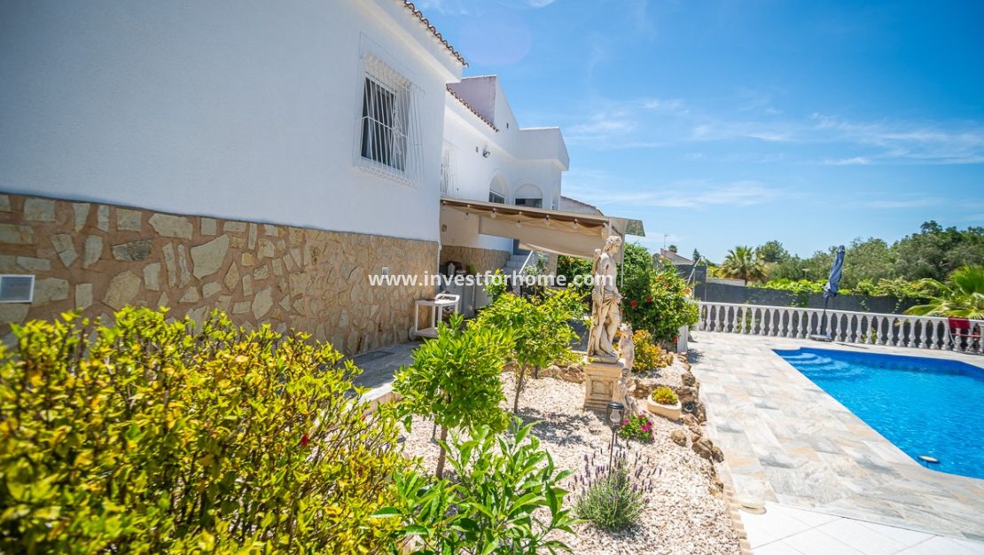 Sale - Villa - La Marina - Costa Blanca