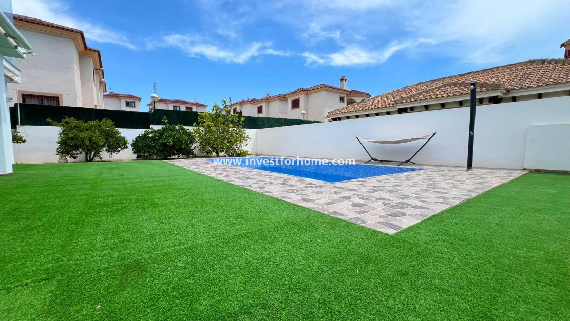 Sale - Villa - La Marina - La Marina / El Pinet