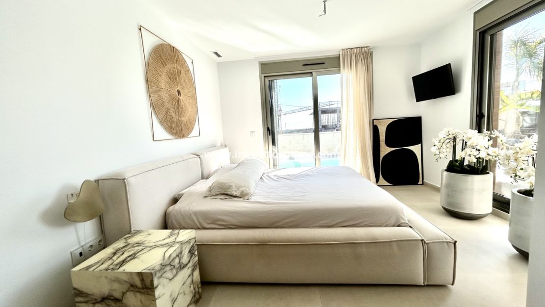 Sale - Villa - Las Filipinas - Inland