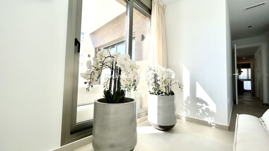 Sale - Villa - Las Filipinas - Inland