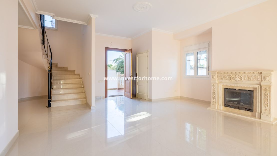 Sale - Villa - Orihuela Costa - Cabo Roig