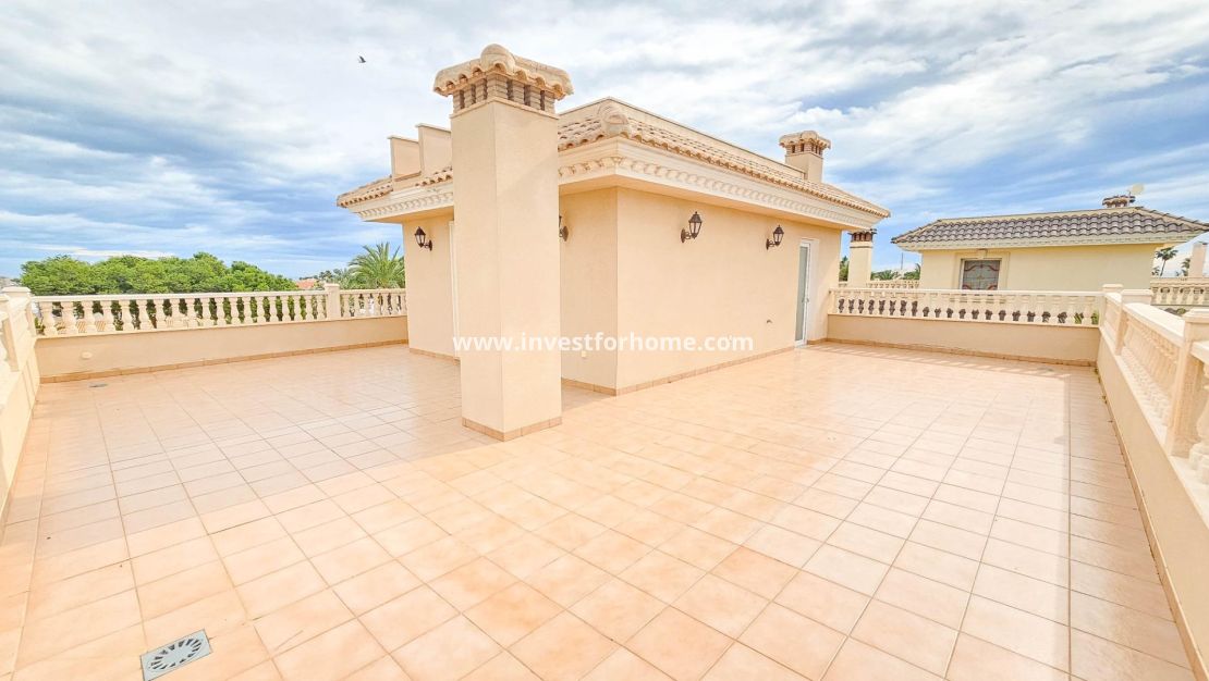 Sale - Villa - Orihuela Costa - Cabo Roig