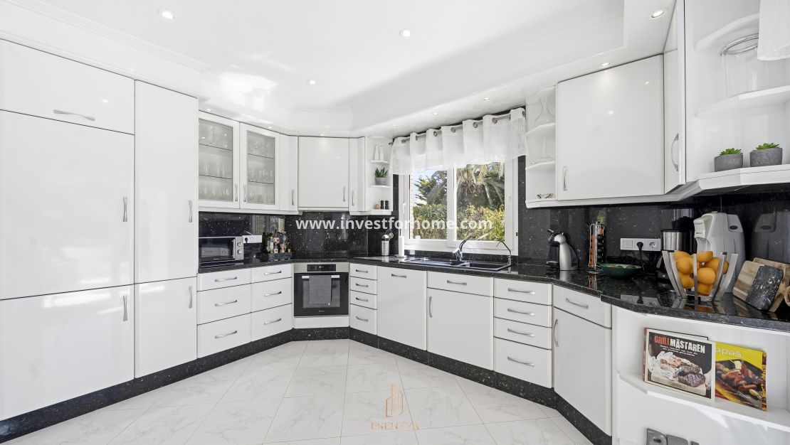 Sale - Villa - Orihuela Costa - Cabo Roig