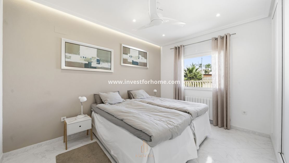 Sale - Villa - Orihuela Costa - Cabo Roig