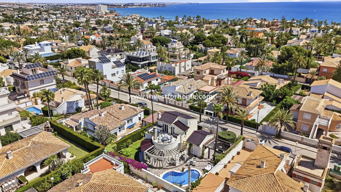 Sale - Villa - Orihuela Costa - Cabo Roig