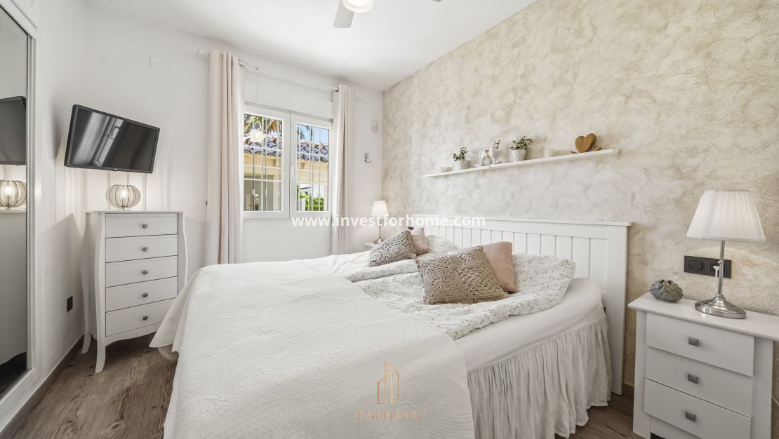 Sale - Villa - Orihuela Costa - Cabo Roig
