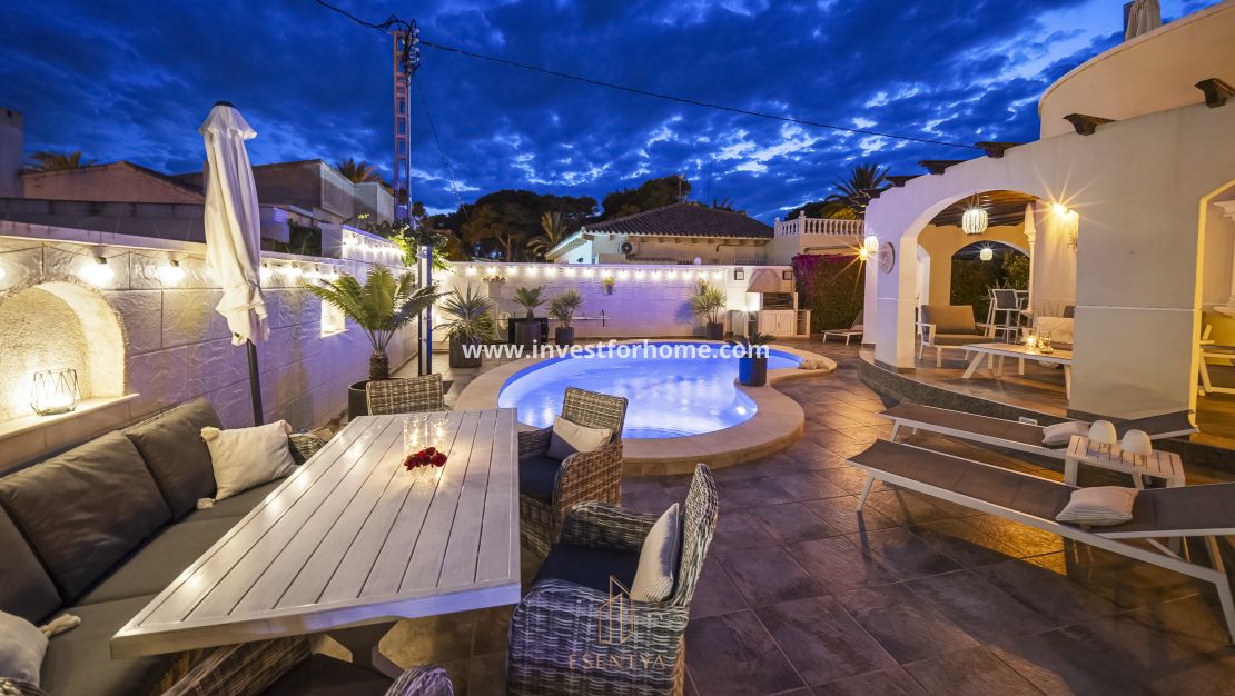 Sale - Villa - Orihuela Costa - Cabo Roig