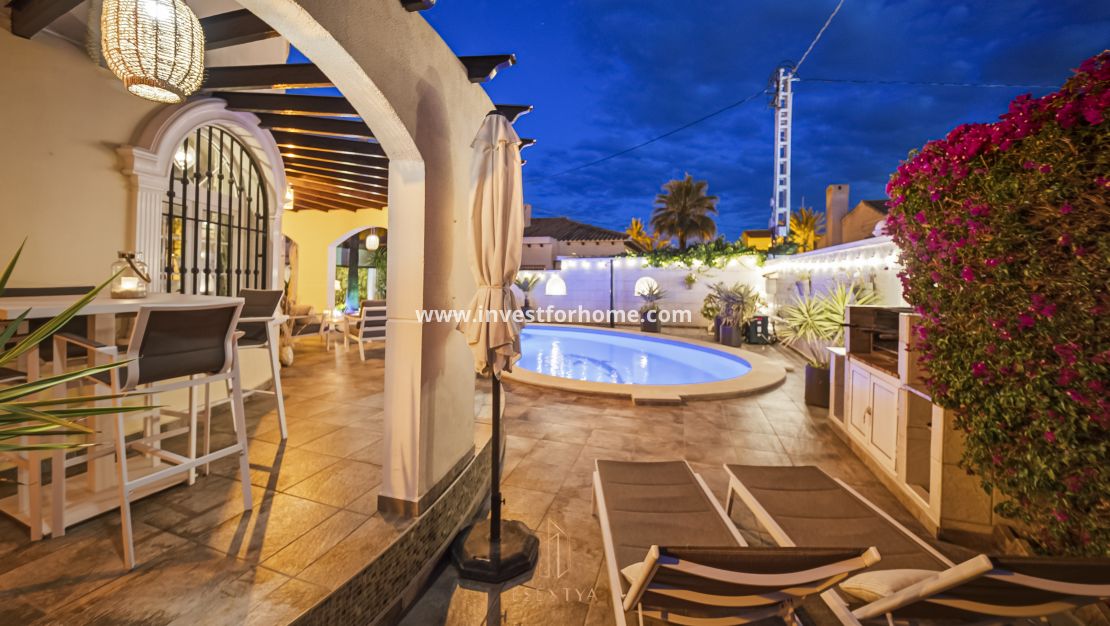 Sale - Villa - Orihuela Costa - Cabo Roig