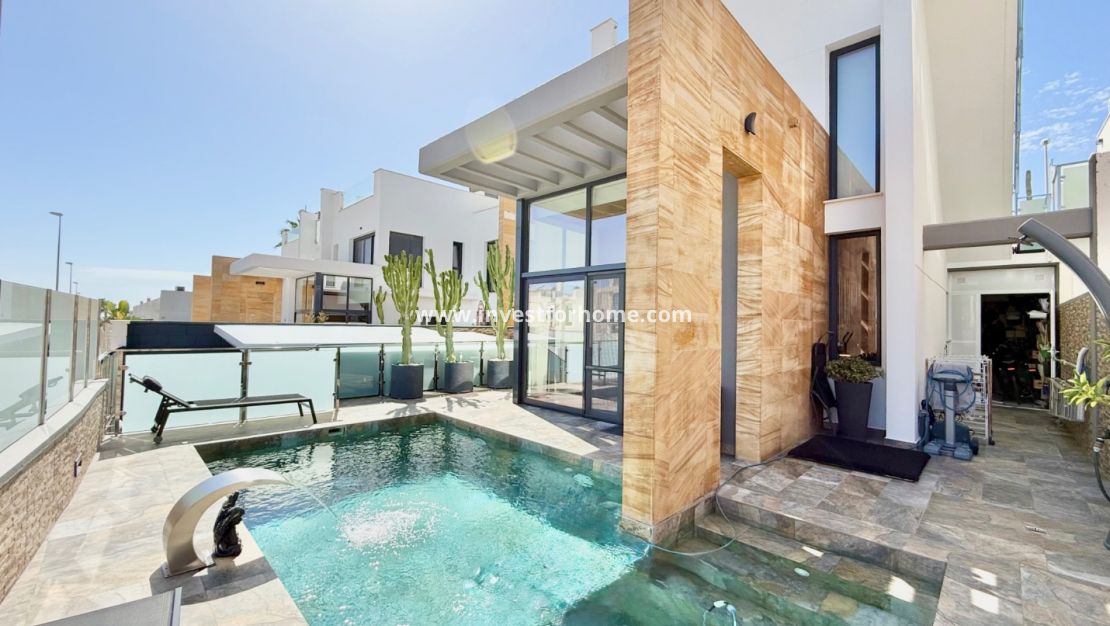 Sale - Villa - Orihuela Costa - Cabo Roig