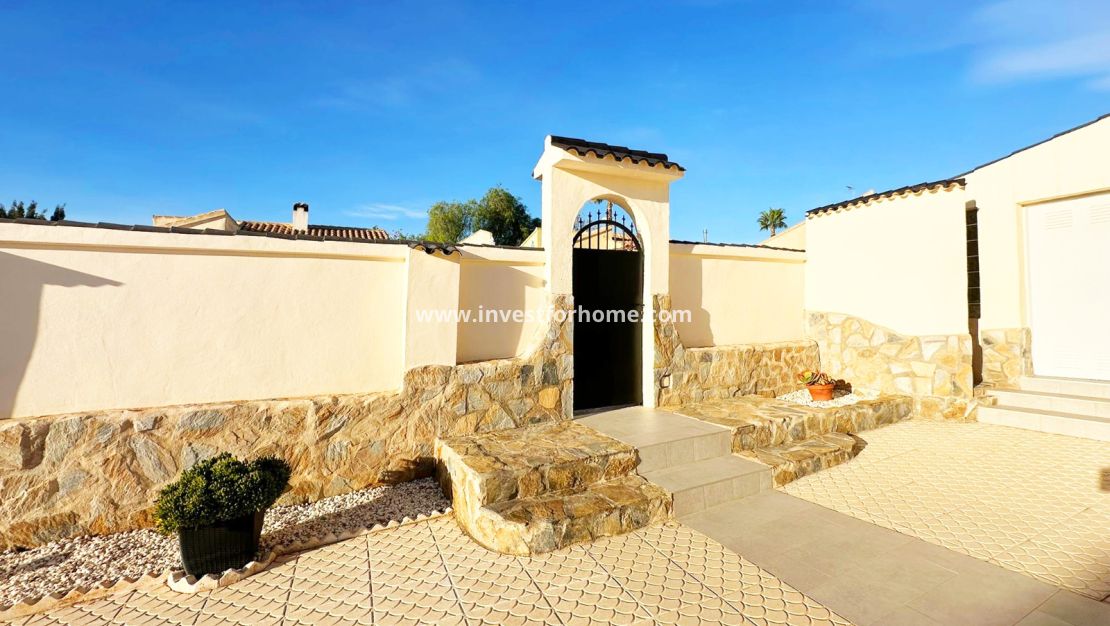 Sale - Villa - Orihuela Costa - Costa Blanca