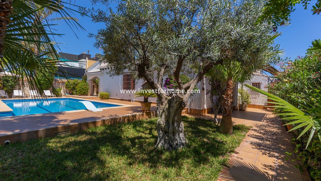 Sale - Villa - Orihuela Costa - Costa Blanca
