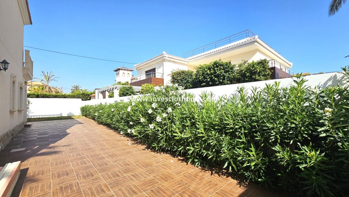 Sale - Villa - Orihuela Costa - La Caleta