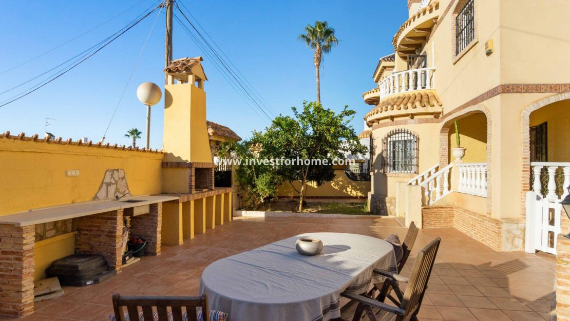 Sale - Villa - Orihuela Costa - La Florida