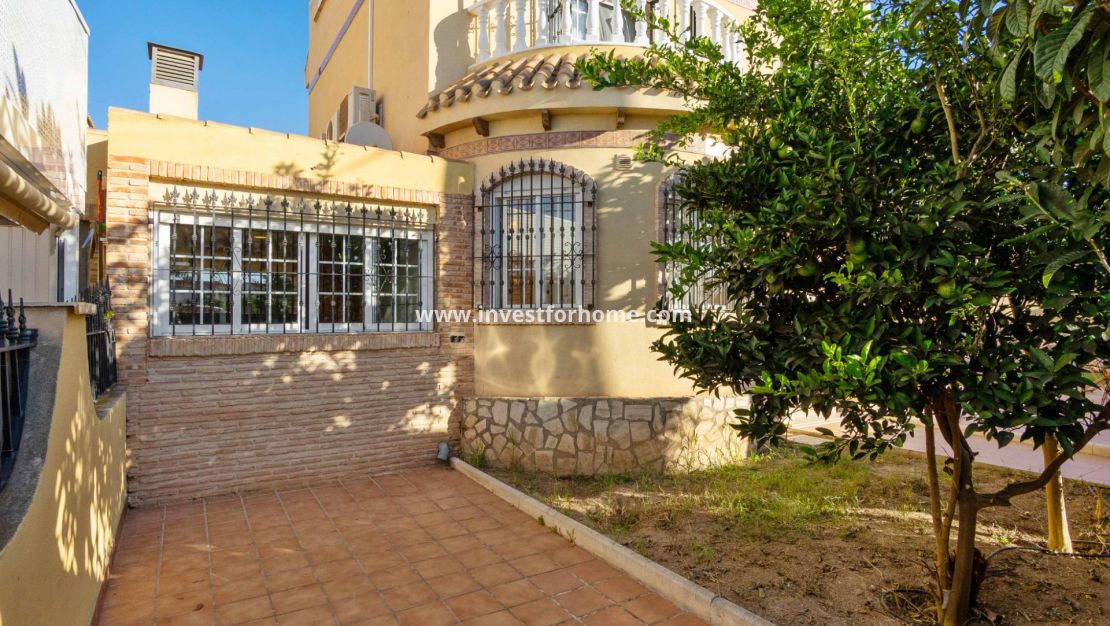 Sale - Villa - Orihuela Costa - La Florida